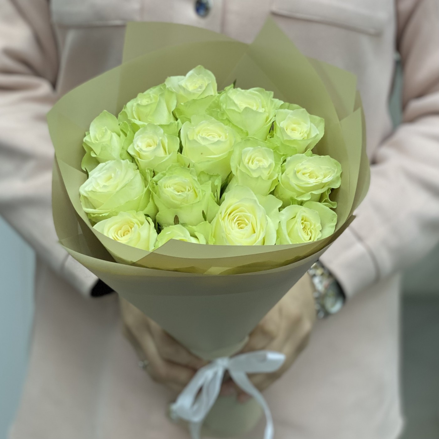 15 белых роз Атена